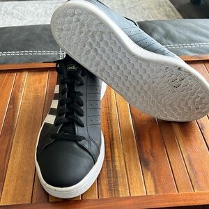 Adidas Classic Black and White Sneaker.​